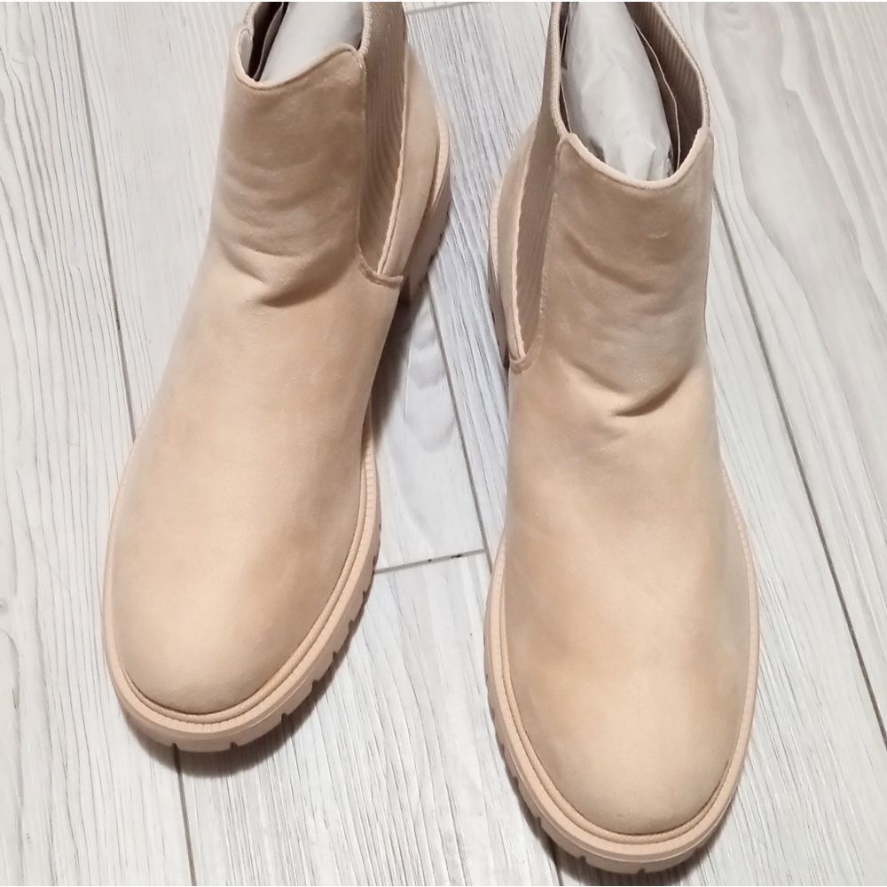 (51-4132)  Women's Chelsea Boots Sz 9.5